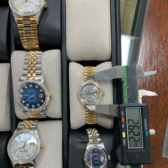 SOLD 18K Yellow Gold Oyster Perpetual Datejust 🖤 - Picture 11 of 11